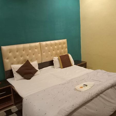 ורנאסי Gangotri Inn מראה חיצוני תמונה