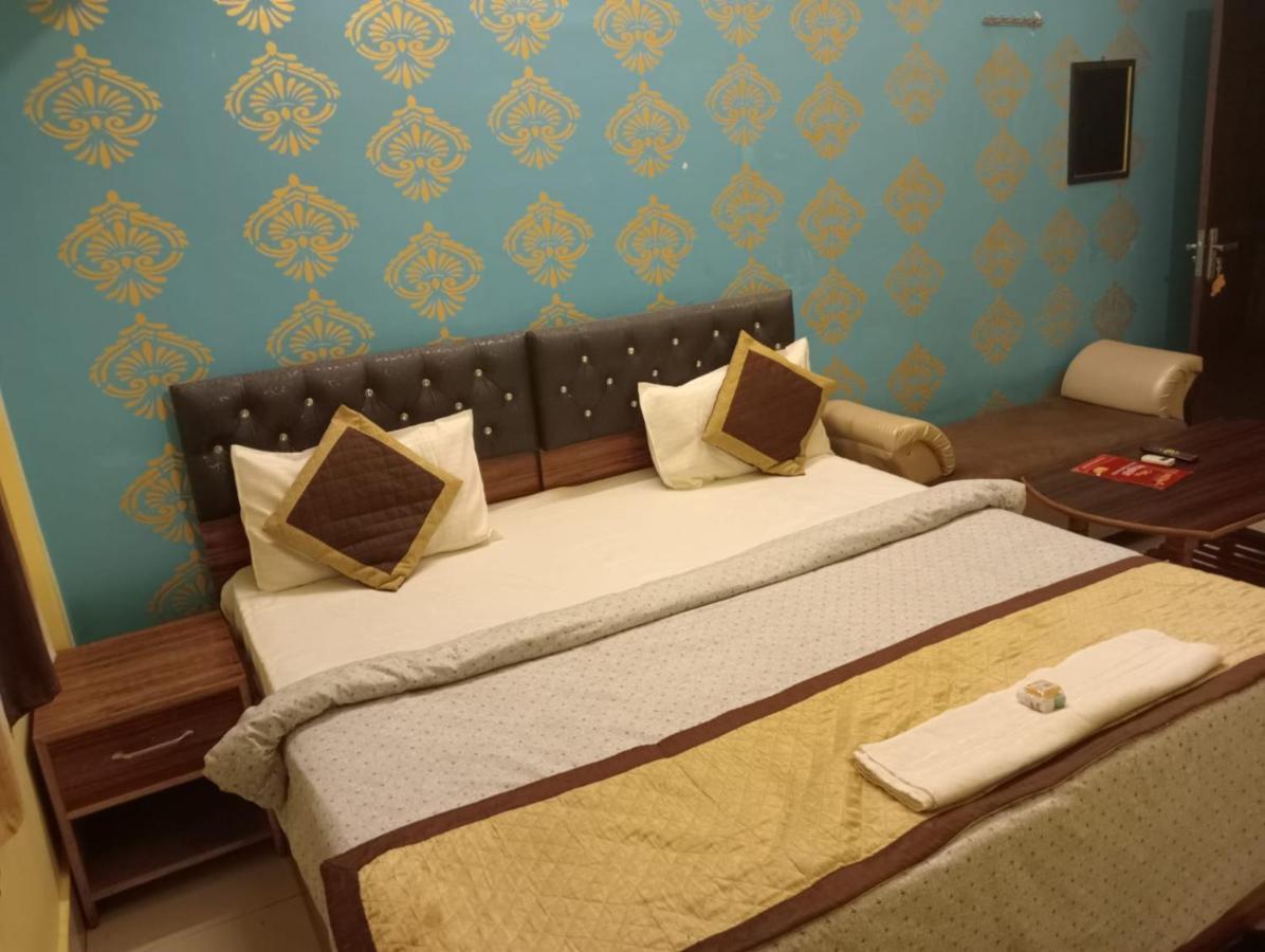 ורנאסי Gangotri Inn מראה חיצוני תמונה